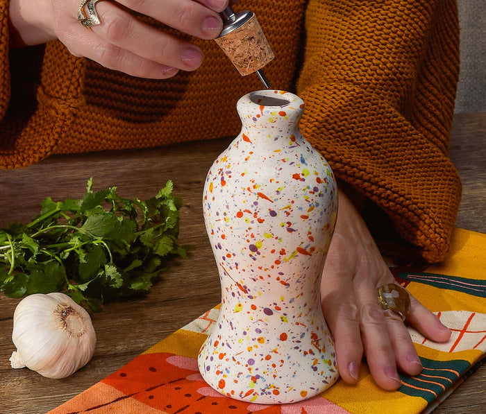 Women holding a confetti cruet - lollygag
