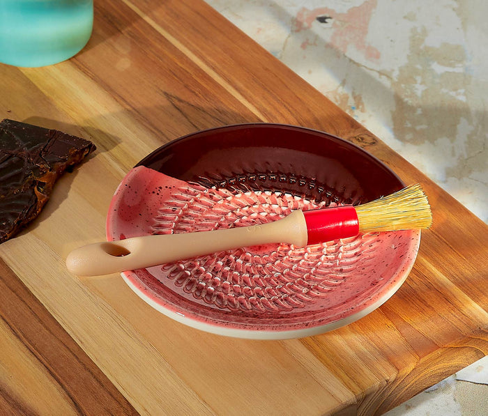 Pink chocolate small grate plate and brush - Lollygag