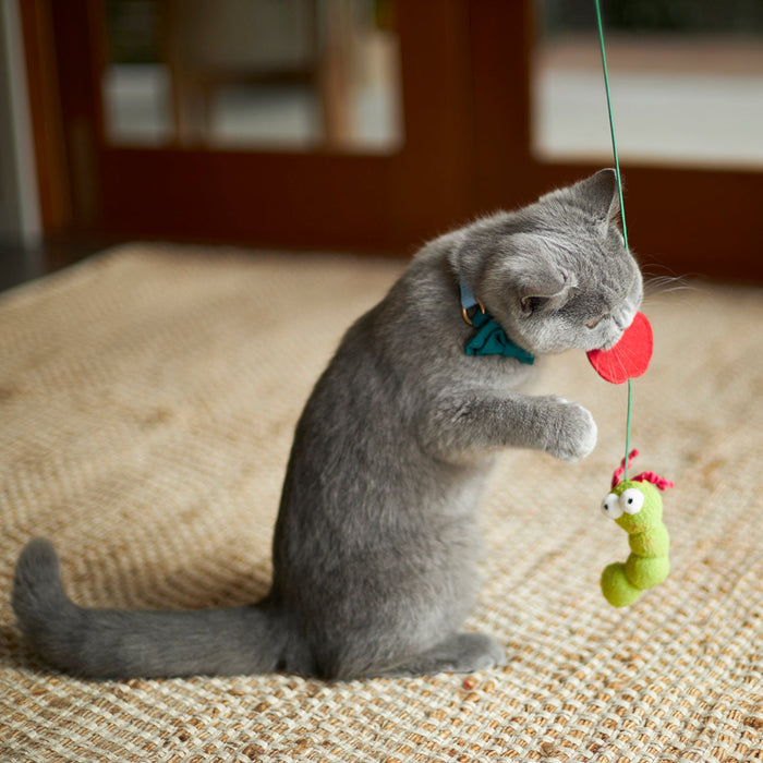 Kazoo Munchy Caterpillar Wand Cat Toy